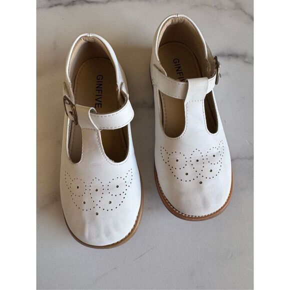 Girls size 13 white Mary Jane T-bar easy on round toe vintage style shoes laser - Picture 1 of 5